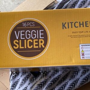 16-Piece Veggie Slicer Set - Yellow